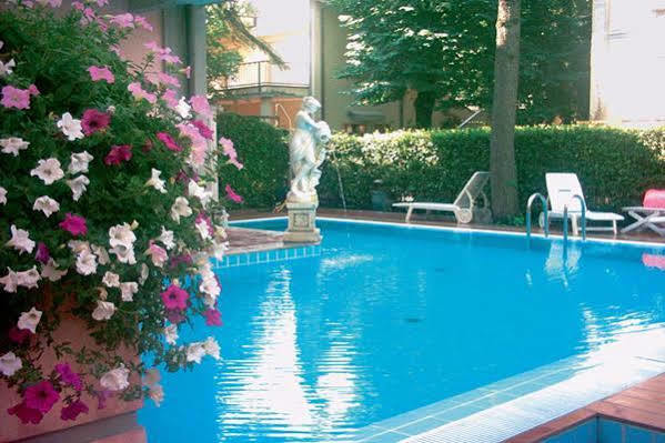 Residenza Villa Lidia 리치오네 외부 사진